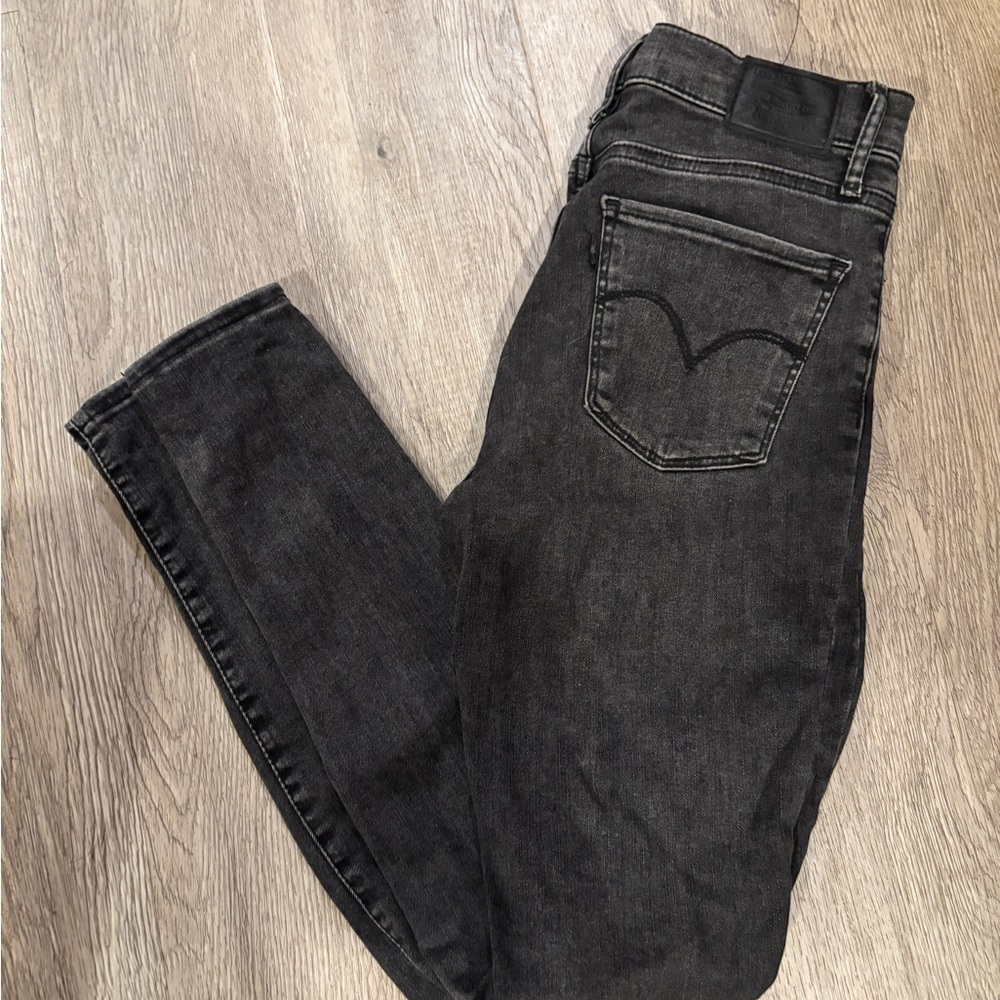 SOLD ❌Levi’s Skinny Jeans